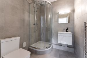 ensuite - click for photo gallery